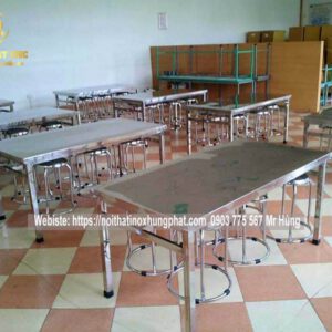 Bàn Ghế Nhà Ăn Công Nhân Dạng Móc Treo – Tối Ưu Không Gian